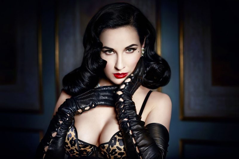 По материали от Into The Gloss, снимки Glamour, fashionawards, stylehair
